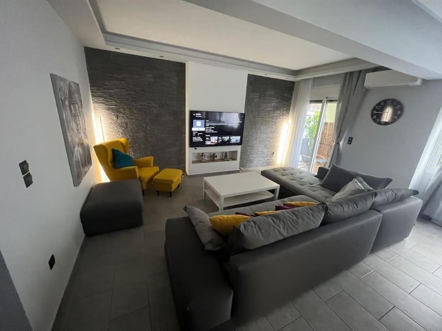 Live Minimal Apartment Атина Екстериор снимка